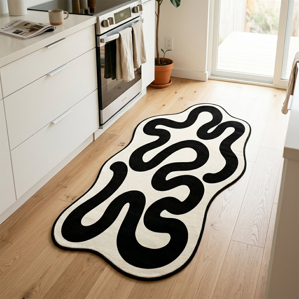 Sora Black Curvy Maze Rug